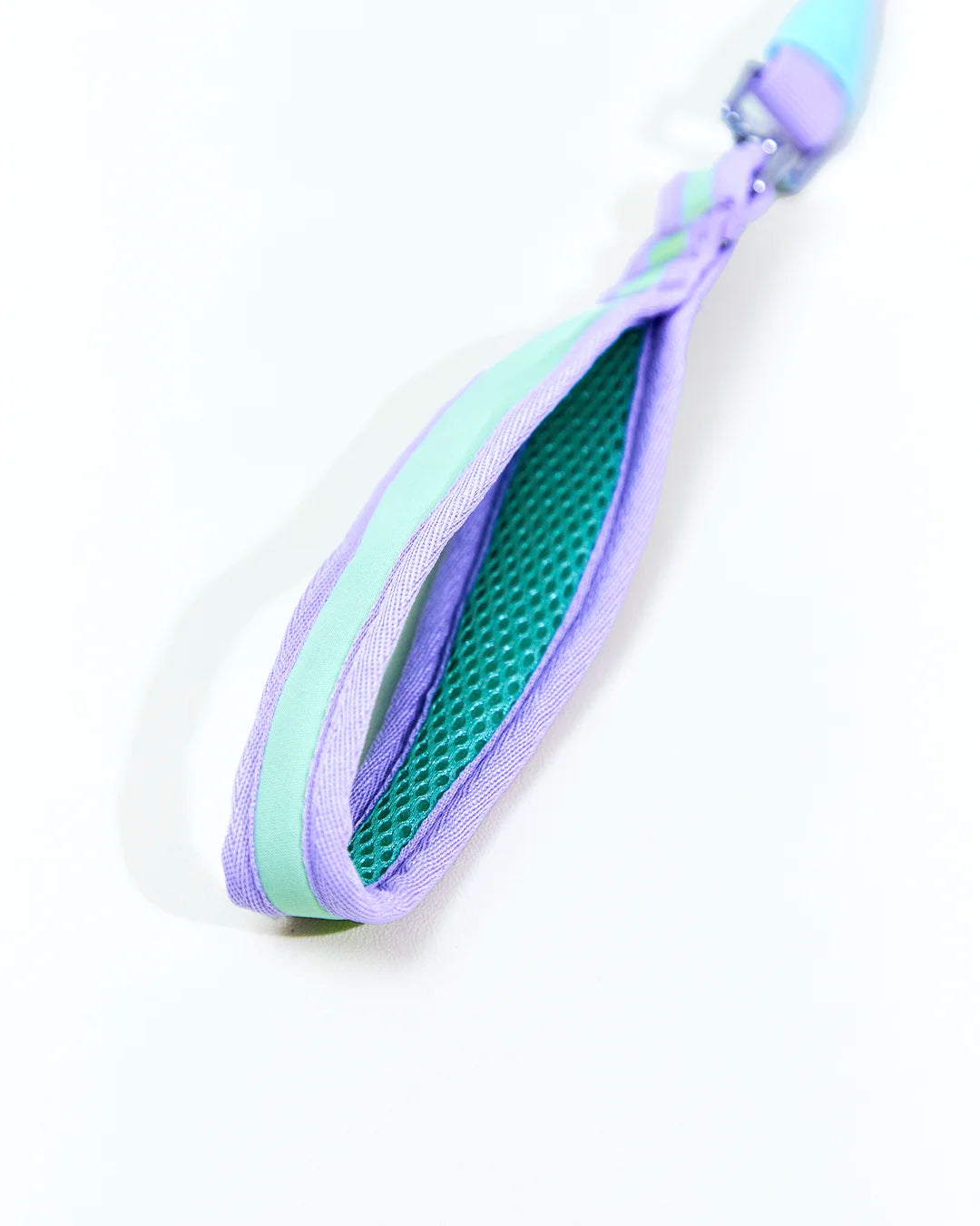 Close-up view of CharPaw breathable padded mesh handle on heavy duty rope dog leash